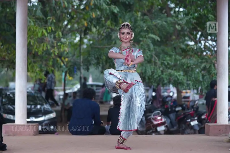 Prabhishna enchanted the Kalolsavam audience, and her family won hearts
