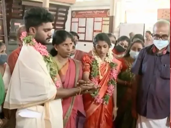 Vidhya and Nithin gets married | Photo: Mathrubhumi news screengrab