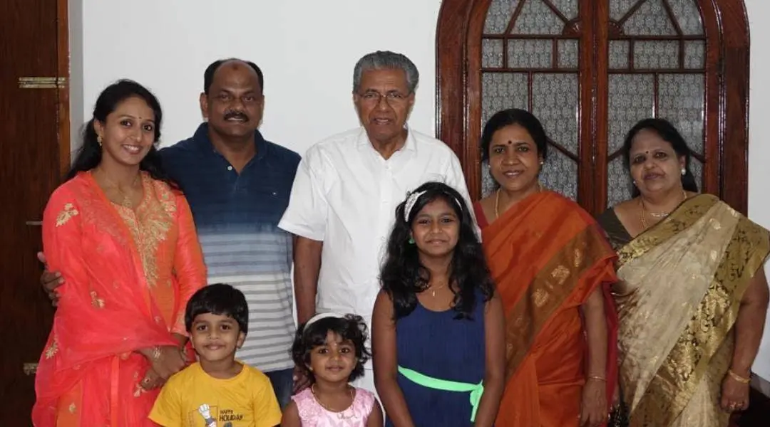 Rosshan Andrrews and Pinarayi Vijayan with families (Photo: Facebook | Rosshan Andrrews)