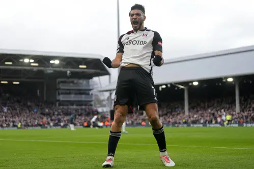 Arsenal falter once more at Fulham, Spurs close on top four