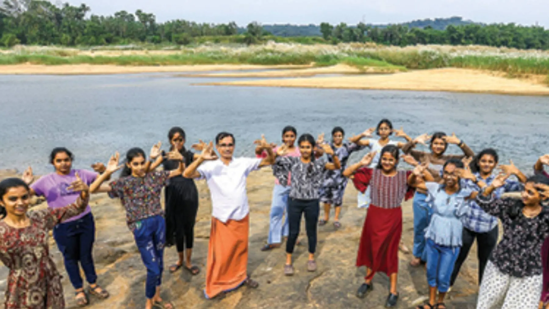 Narayana Chakyar and students on the banks of Nila river. (Photo: Mathrubhumi)