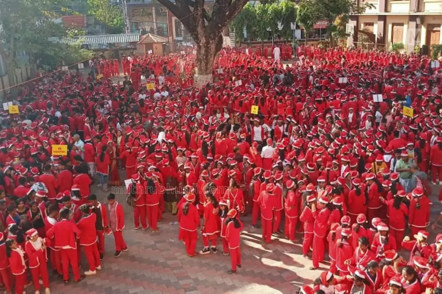 'Buon Natale': Over 10,000 Santas hit streets of Swaraj Round in Thrissur