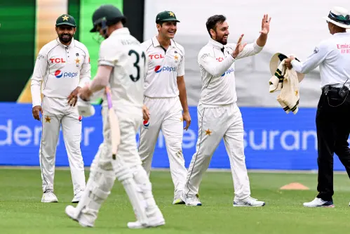 Pakistan snare David Warner on cusp of lunch in 2nd Test