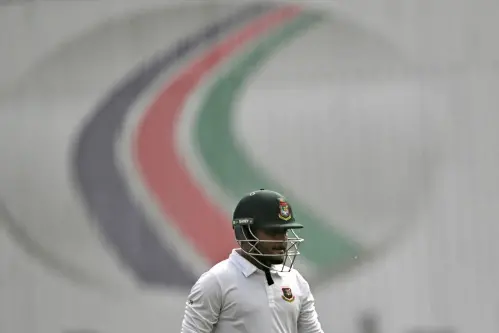 New Zealand closes in on victory in the second cricket test against Bangladesh