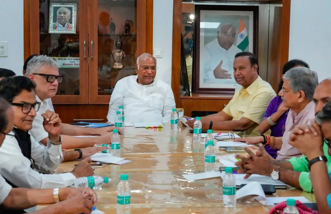Congress President Mallikarjun Kharge chairs a floor leaders meeting of Opposition INDIA alliance | PTI File
