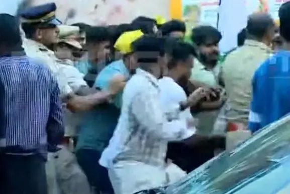 Congress-Youth League activists brutally attacked by DYFI workers at police station in Kannur
