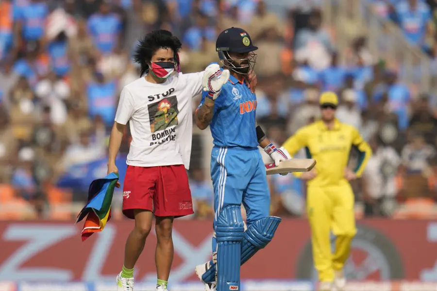 CWC 2023 WC Final: 'Free Palestine' protestor invades pitch, approaches ...