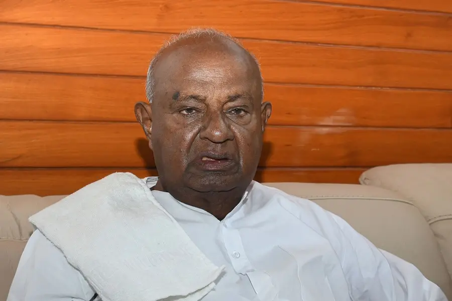 Deve Gowda defends JDS-BJP pact, expresses his readiness to give up his prez post to Kerala leaders
