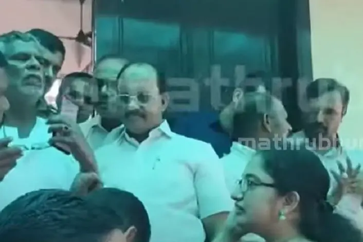 Vizhinjam port compensation: Minister Devarkovil faces opposition from section of fishermen