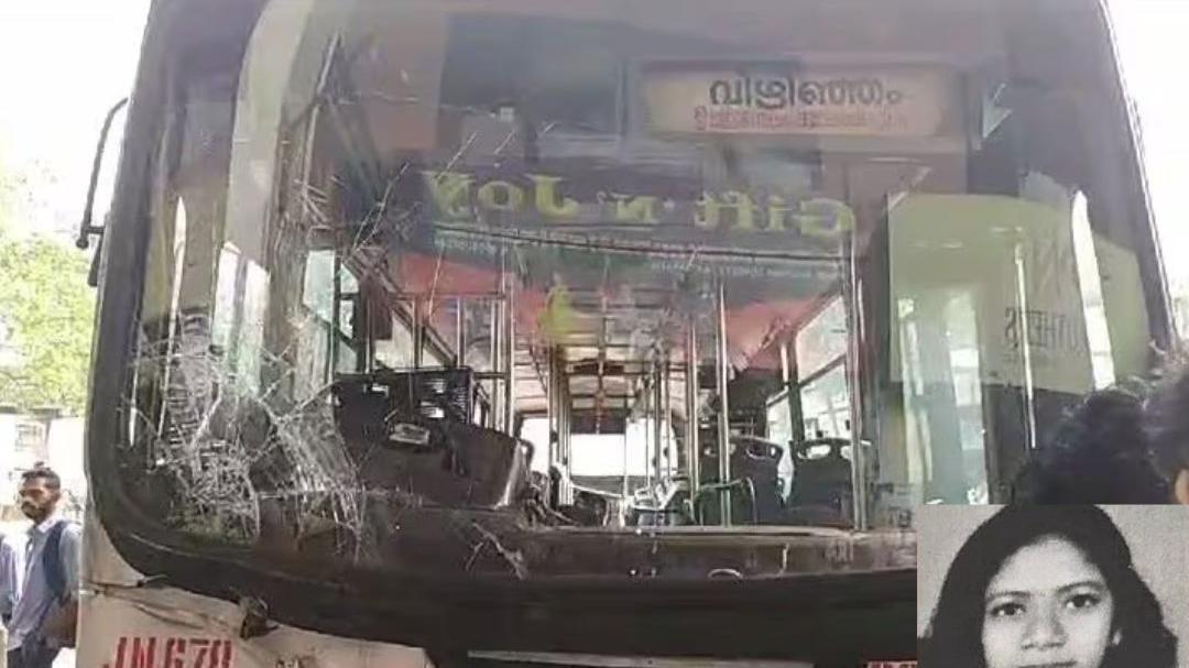 KSRTC bus mows down college student to death in TVM; Driver flees ...