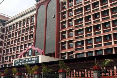 Attack on Kottayam bus owner: HC initiates suo moto contempt proceedings against police