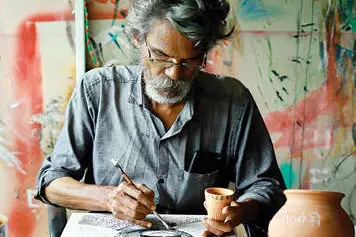 Artist preparing portrait using deceased man’s ashes