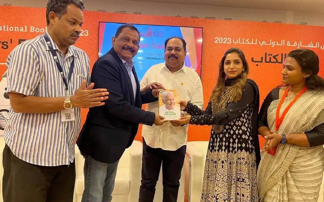 Achu Oommen unveiling Oommen Chandy's biography.