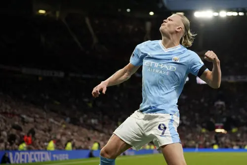 Manchester City's Erling Haaland celebrates after scoring his side's opening goal from a penalty kick during the English Premier League soccer match between Manchester United and Manchester City at Old Trafford stadium in Manchester, England, Sunday, Oct. 29, 2023. Photo: AP