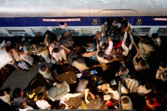 Puja holidays: Trains witnessing unprecedented rush, delay of over 9 hrs reported