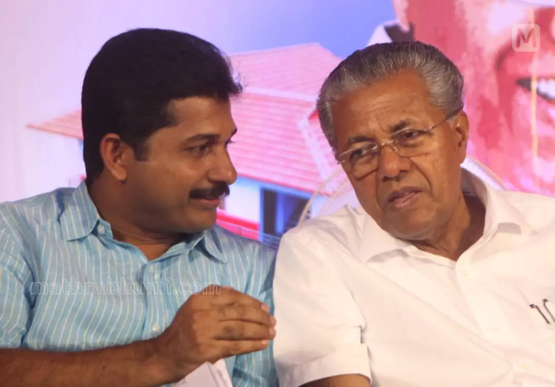 M Swaraj with Pinarayi Vijayan | Photo: Mathrubhumi