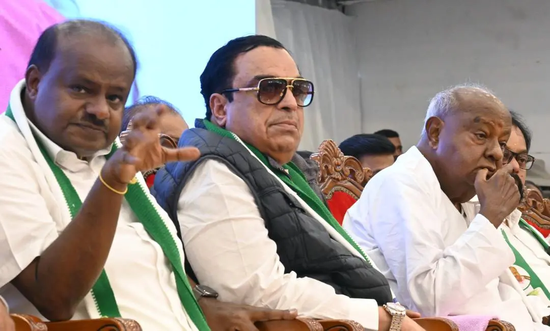 JD(S) Supremo H.D Deve Gowda with  Kumaraswamy and  CM Ibrahim