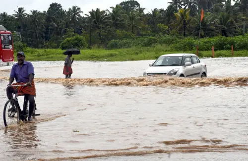 Commuters move through the waterlogged Attukal road following heavy rain, in Thiruvananthapuram, Sunday, Oct. 15, 2023 | Photo: PTI