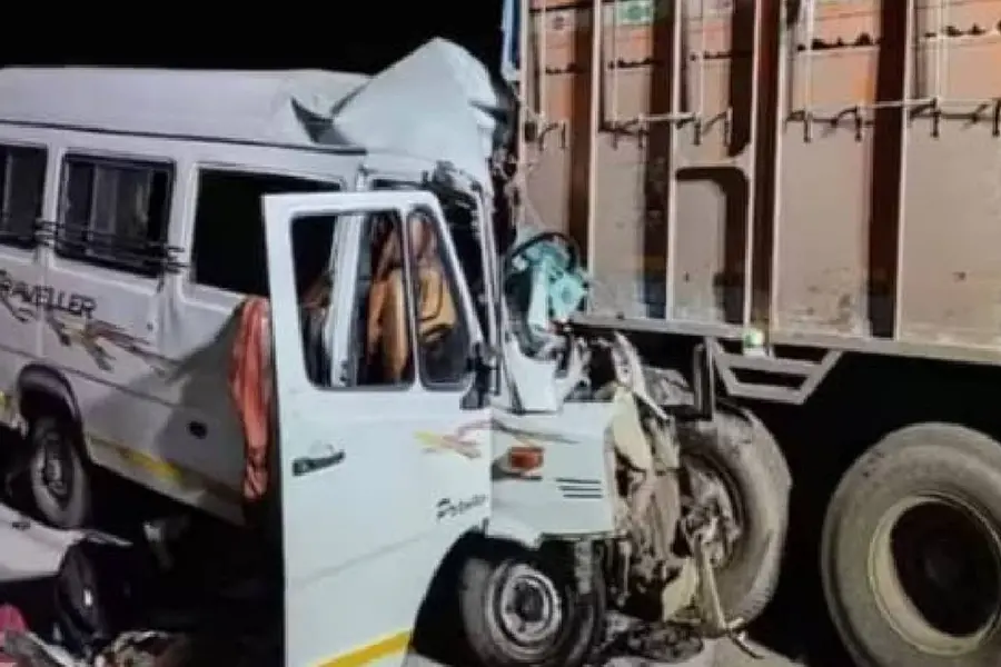 12 killed, 23 injured as mini-bus hits truck on Samruddhi Expressway in Maharashtra