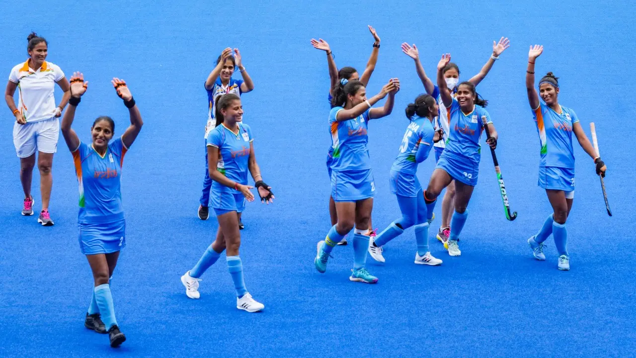 https://twitter.com/TheHockeyIndia