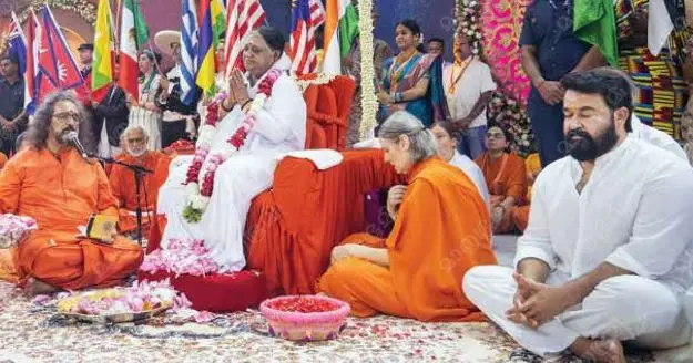 Mata Amritanandamayi, Mohanlal | Photo: Mathrubhumi