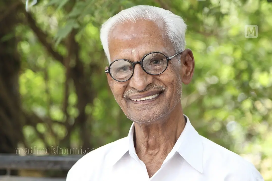 കാർട്ടൂണിസ്റ്റ് സുകുമാർ | ഫോട്ടോ: മാതൃഭൂമി