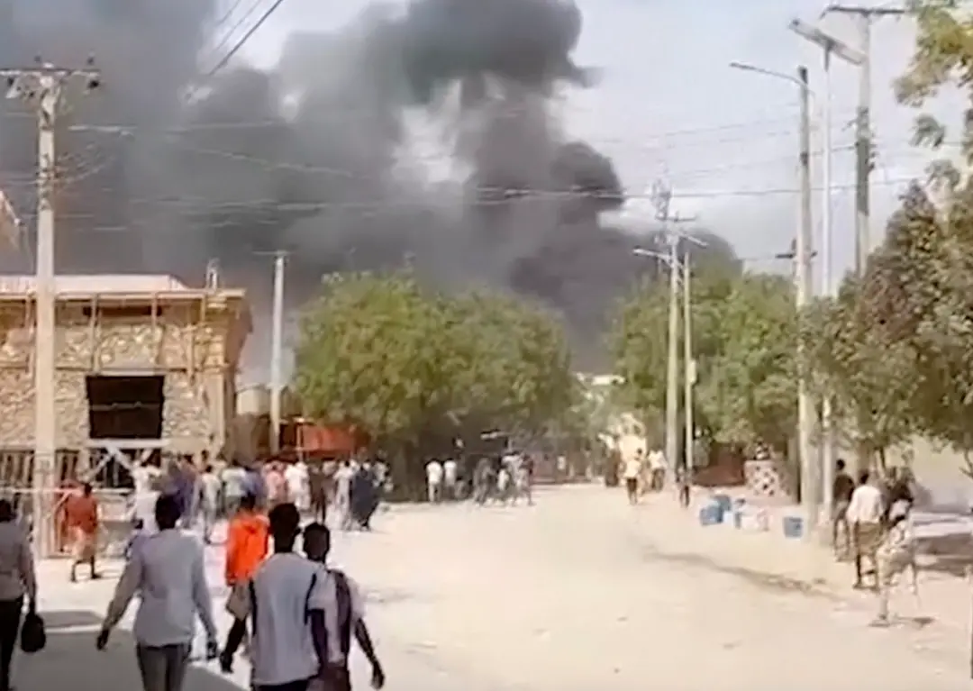 In this grab taken from video, smoke billows after an explosion in Beledweyne, Somalia, Saturday, Sept. 23, 2023. An explosives-laden vehicle has detonated at a security checkpoint in the central Somalia city of Beledweyne. Authorities say at least 15 people were killed and 40 others were wounded in Saturday's attack. A state health official confirmed the deaths and says half of the wounded are in critical condition and need to be airlifted to Somalia's capital, Mogadishu, for advanced medical treatment | Photo: AP
