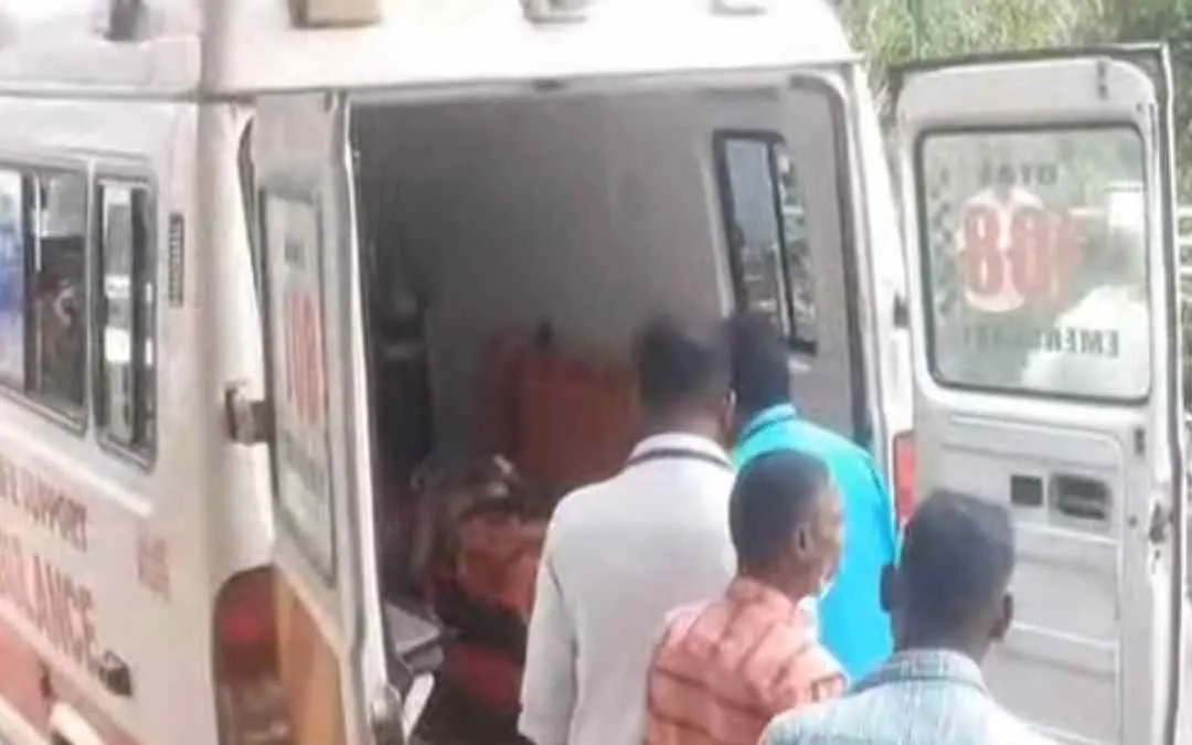 Suresh being shifted to hospital.  | Screengrab: Mathrubhumi News