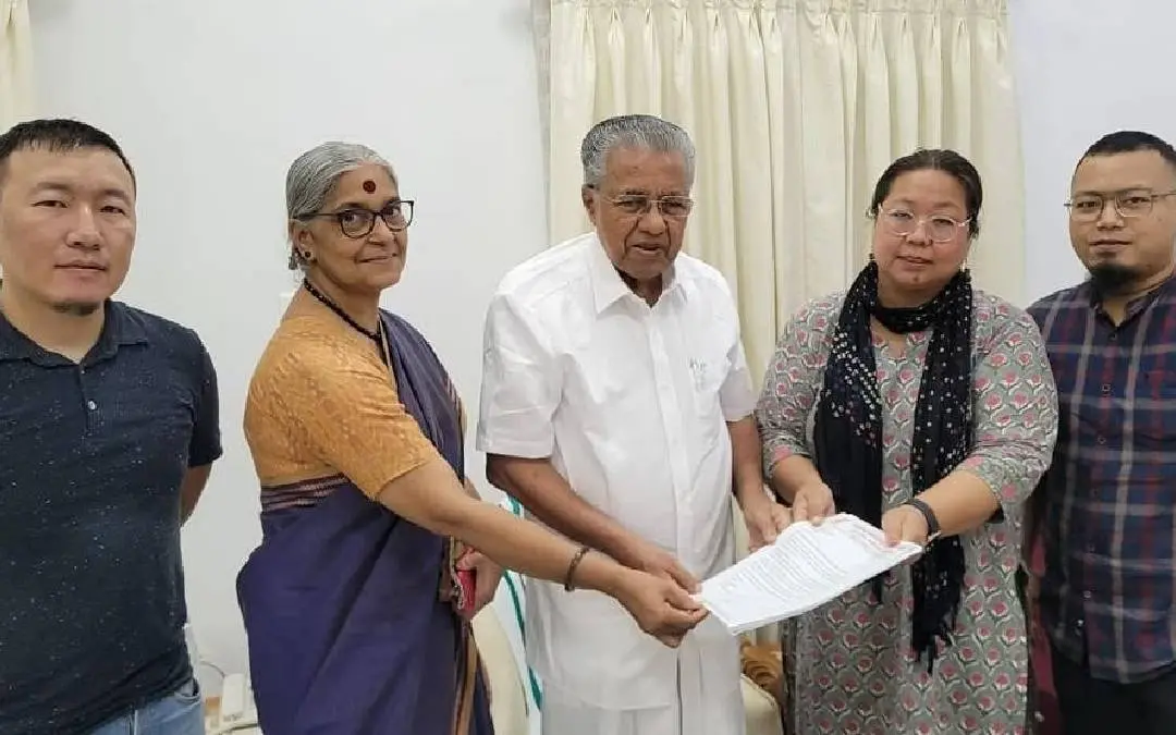kuki students from Manipur meet CM Pinarayi Vijayan with Annie Raja