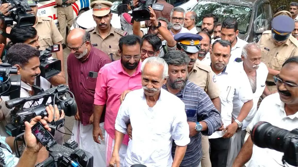 Grow Vasu being produced at the Kunnamangalam magistrate court. (File Photo: Mathrubhumi)