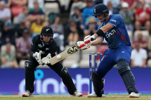 Livingstone turns tide as England beat New Zealand in 2nd ODI