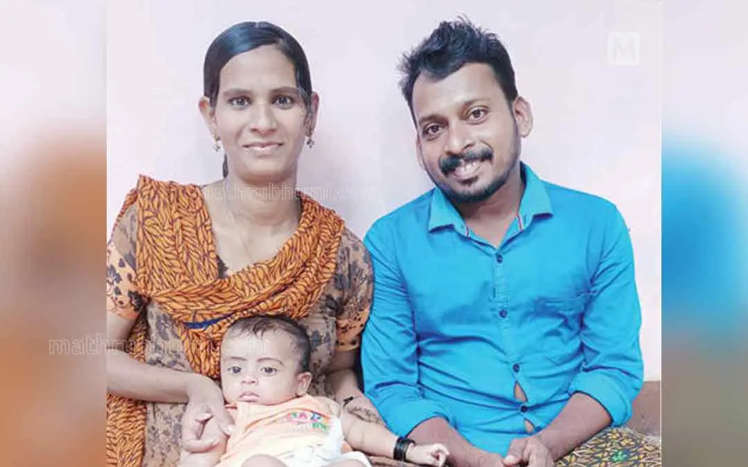 Sajitha and Rahman with their child | Photo: Mathrubhumi