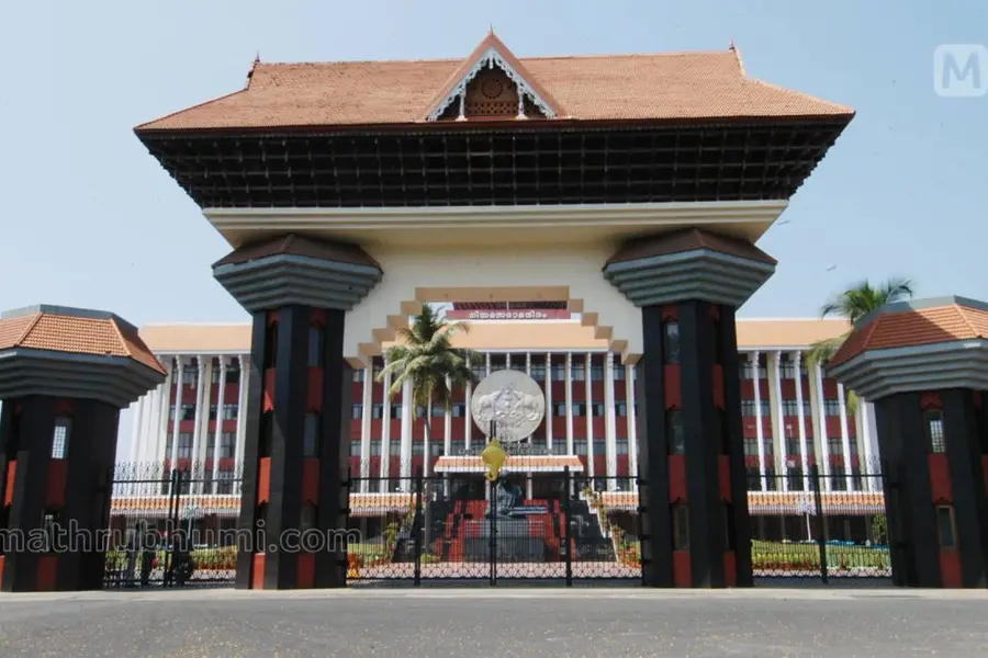 നിയമസഭയിലെ ദൃശ്യങ്ങള് പകര്ത്തി പ്രചരിപ്പിച്ചു; 7 പ്രതിപക്ഷ എംഎല്എമാരുടെ പി.എമാര്ക്ക് നോട്ടീസ്