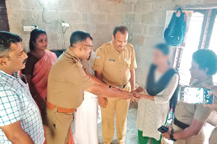 Excise officers who went to serve warrant find accused’s family in poor condition, extend help