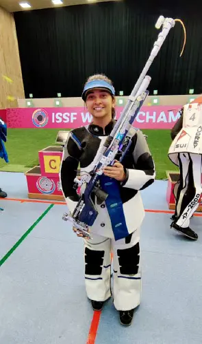 India's Mehuli Ghosh poses for picture after winning bronze in the women's 10m air rifle event at the ISSF World Championships, in Baku | Photo: ANI