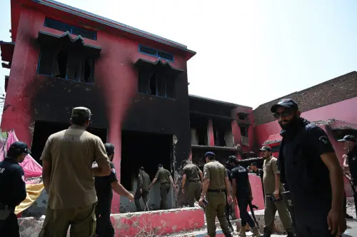 Police officials inspect a burnt Salvation Army church in Jaranwala on the outskirts of Faisalabad on August 17, 2023, a day after an attack by Muslim men following spread allegations that Christians had desecrated the Koran. Police were guarding a Christian neighbourhood in central Pakistan on August 17, after hundreds of Muslim men rampaged through its streets setting fire to churches and ransacking homes over accusations of blasphemy a day earlier. (Photo by Aamir QURESHI / AFP)