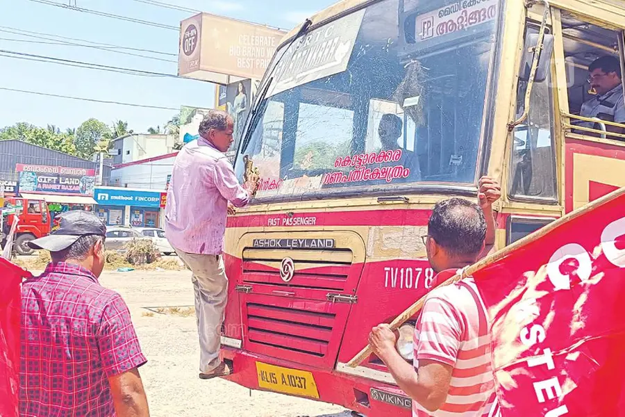 Amidst Onam festivity no salary, KSRTC employees protest by washing buses