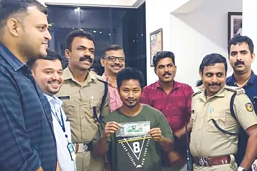 Guest worker who won Rs 1 crore lottery returns to native, thanks Thampanoor Police