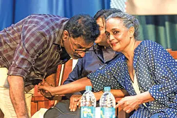 PM Modi is tweeting about dinner while the country is burning: Arundhati Roy