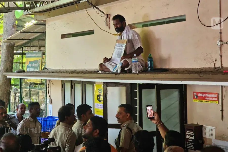Kottayam farmer climbs on top of panchayat office, threatens to kill himself