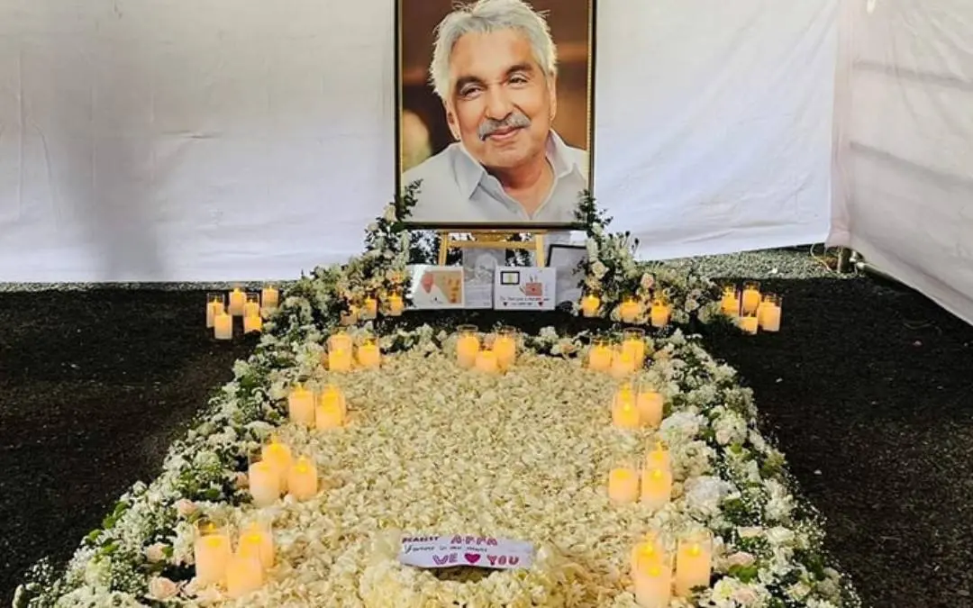 പുതുപ്പള്ളി സെയ്ന്റ് ജോര്ജ് ഓര്ത്തഡോക്സ് പള്ളിയിലെ ഉമ്മന്ചാണ്ടിയുടെ കല്ലറ | Photo: Facebook/ Ommen Chandy