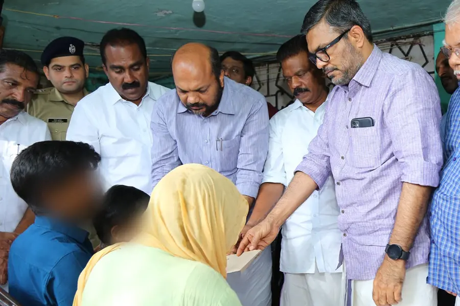 Aluva girl murder: Ministers visit family; police take accused to market for evidence collection