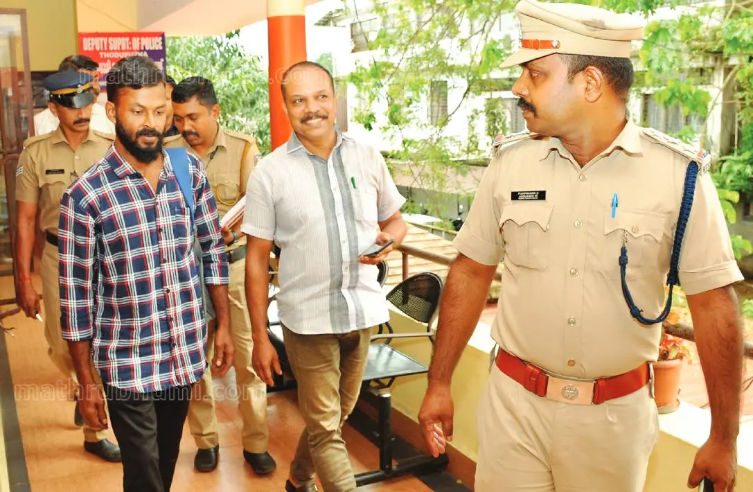 Naushad at Pathanamthitta Police Station | Mathrubhumi/ Ajesh Idavetty