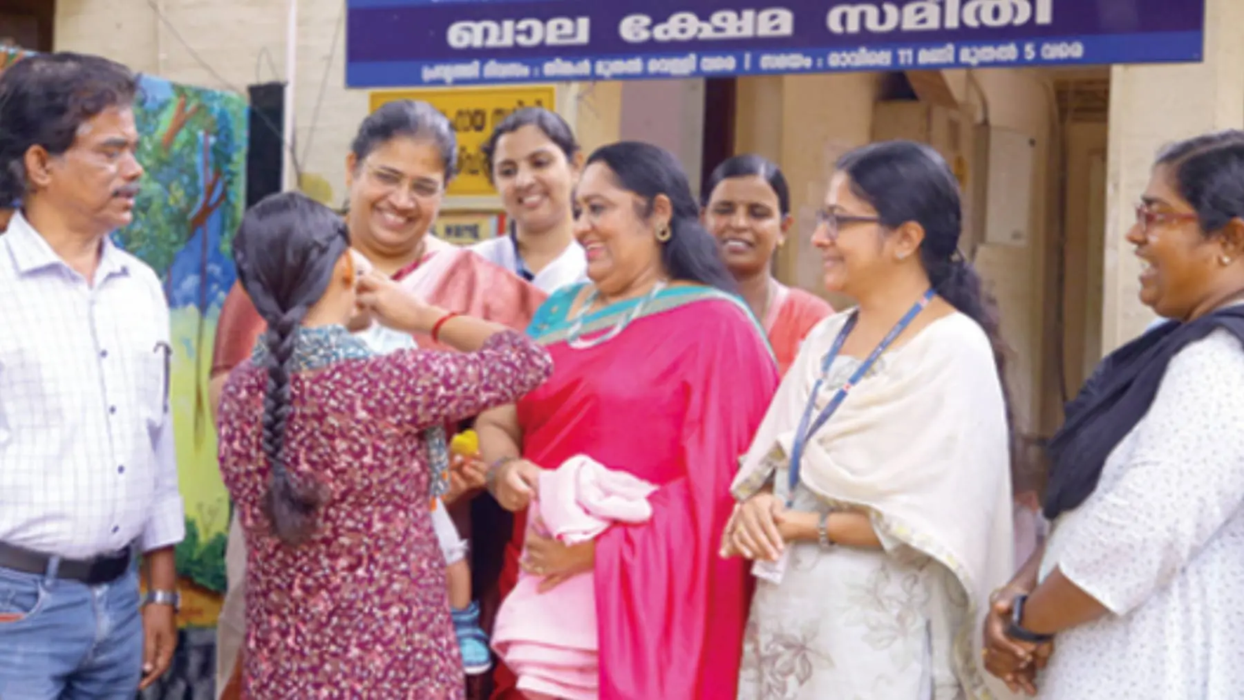 Thiruvananthapuram CWC officials bidding farewell to Rakhi Devi and her daughter.
