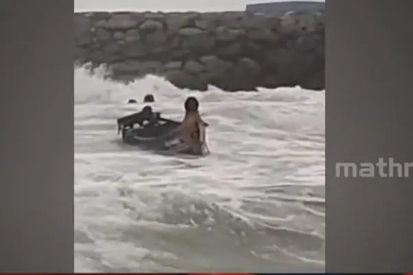 Fishing boat rams into breakwater structure in Muthalapozhi; no casualty