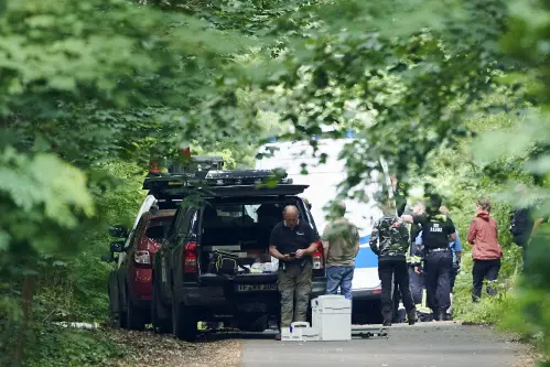 Germany: More experts sought in second-day search for elusive animal