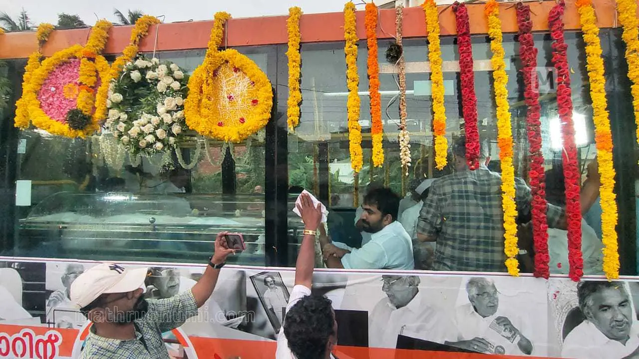 Funeral procession of Oommen Chandy | Photo: CR Gireesh Kumar/ Mathrubhumi