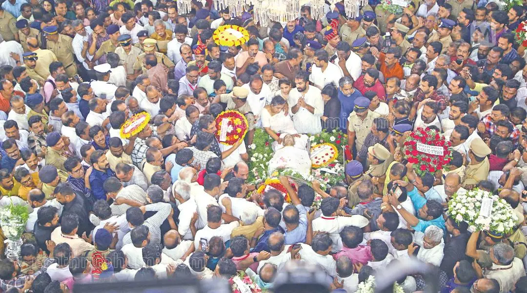 Thousands pay homage to Oommen Chandy in Thiruvananthapuram | Photo: Mathrubhumi