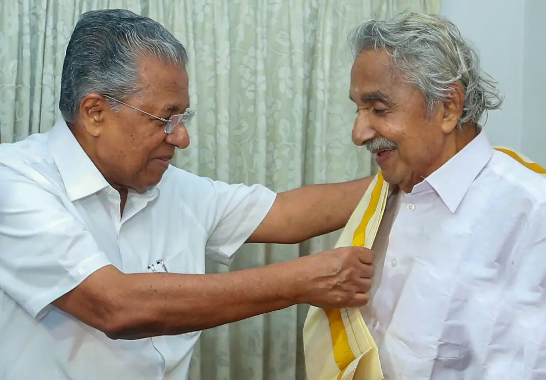 Pinarayi Vijayan, Oommen Chandy | File Photo: Mathrubhumi