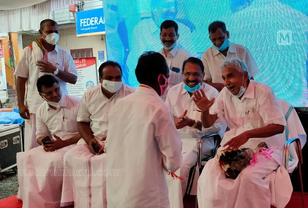Oommen Chandy attending an event in Puthuppally
